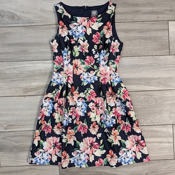Vince Camuto Dresses & Skirts - Vince Camuto Floral Fit and Flare Dress